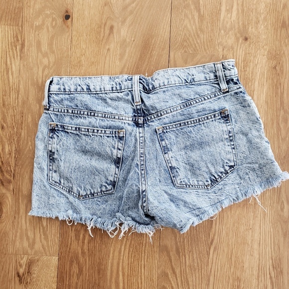 Gap  1969 shorts. - Picture 2 of 5